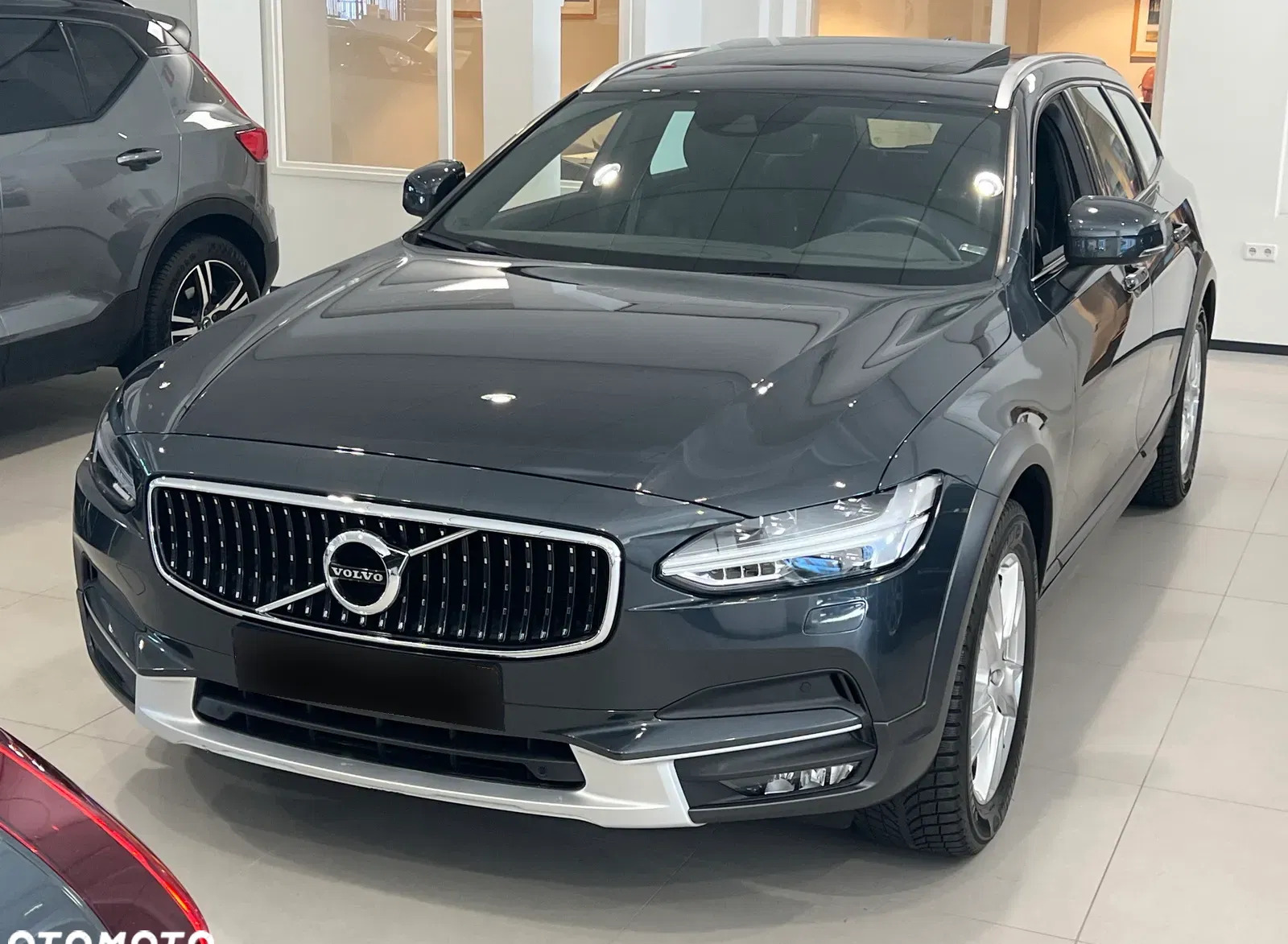 volvo v90 cross country Volvo V90 Cross Country cena 135900 przebieg: 161900, rok produkcji 2017 z Zawidów